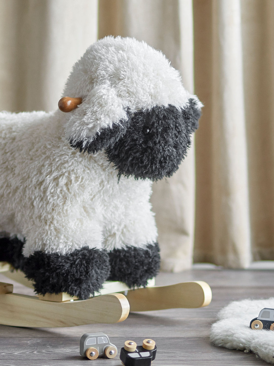 Bloomingville MINI Dolly Gyngehest, Får, Hvid, Polyester