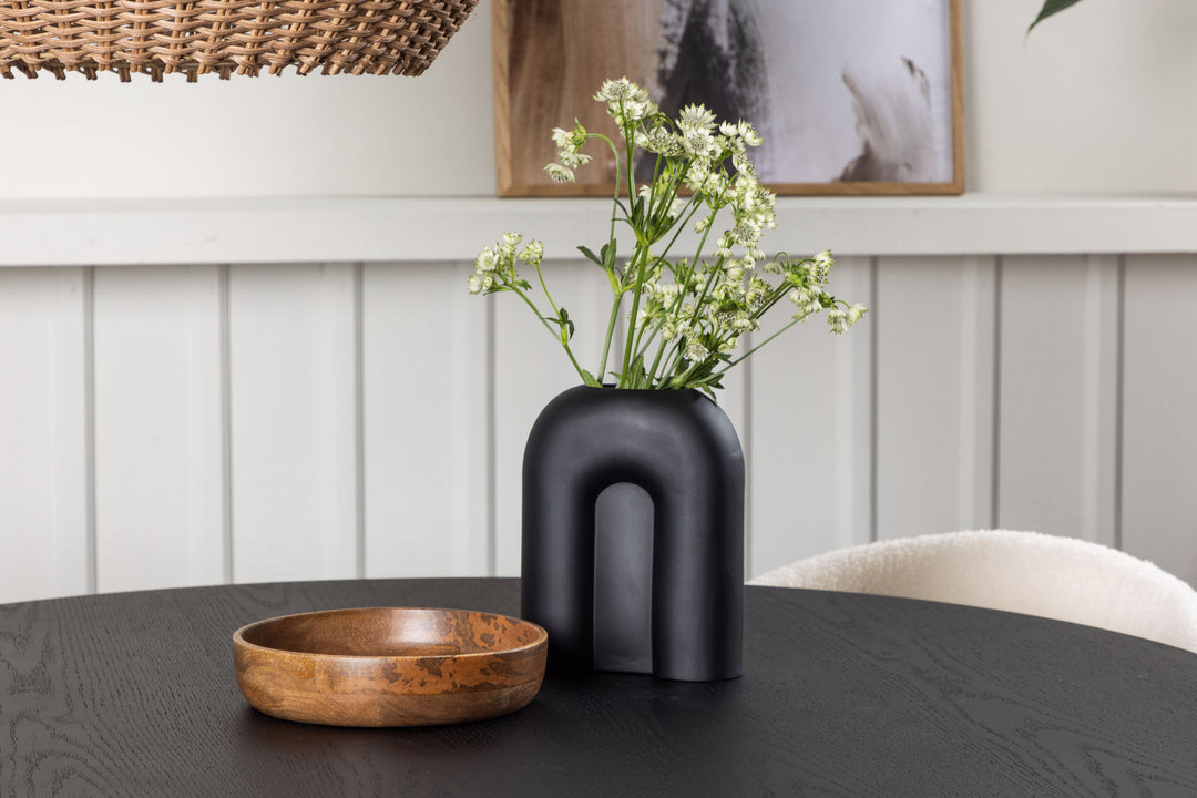 Venture Home Bootcut Round Dining Table - Black / Black Fanéer +Chico Dining Chair - Black / White Boucle _4