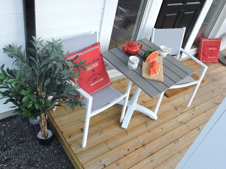 Venture Home Colorado - Cafébord - 70*70 - Matt Vit / Grå Aintwood+Copacabana Arm Chair (stac