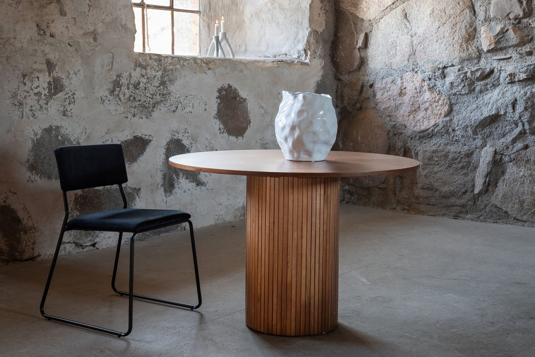 Venture Home Bianca Round Dining Table - Walnut / Walnut Veneer
