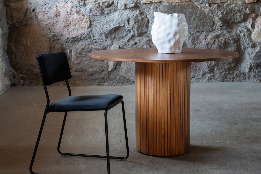 Venture Home Bianca Round Dining Table - Walnut / Walnut Veneer