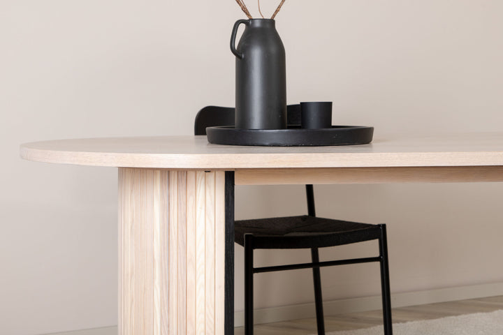 Venture Home Bianca Oval Dining Table - White Wash / White Wash Veneer