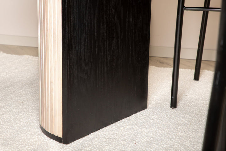 Venture Home Bianca Oval Dining Table - White Wash / White Wash Veneer