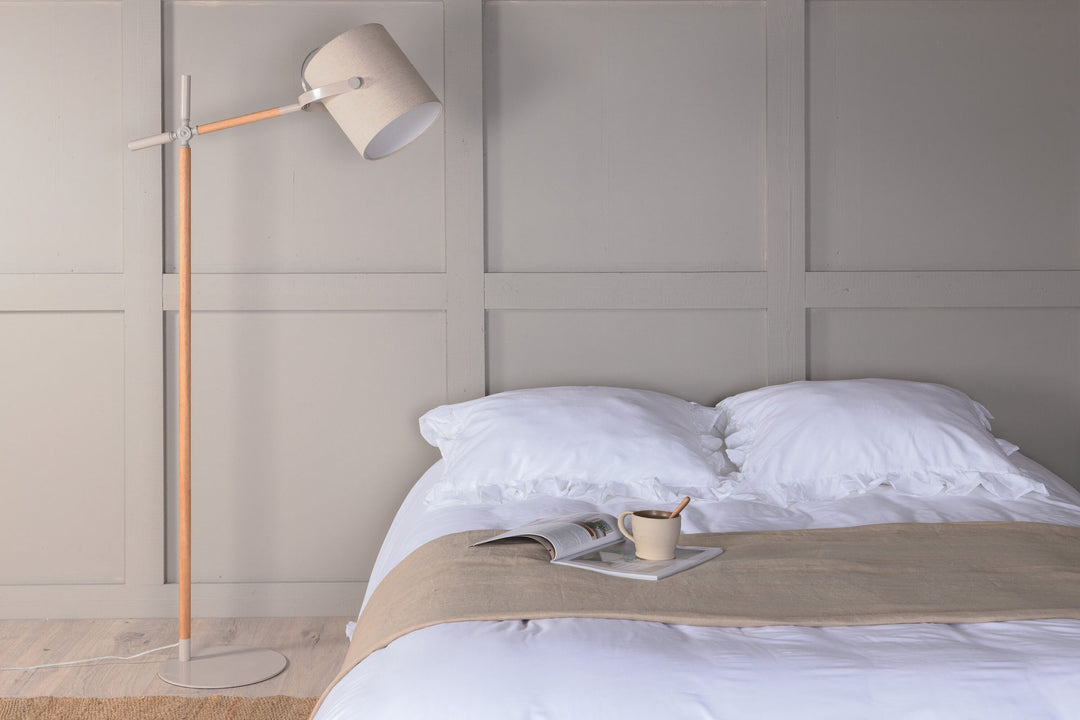 Venture Home Dennis -Floor Lamp - Beige / Wood/Beige Linen