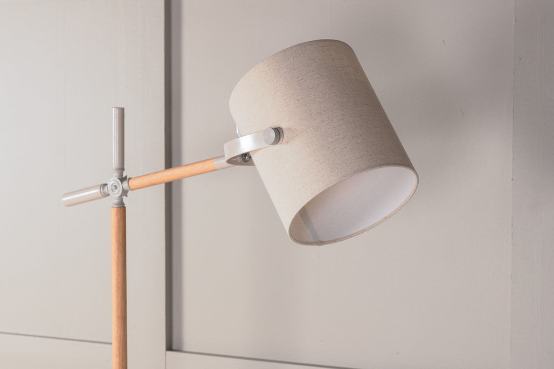 Venture Home Dennis -Floor Lamp - Beige / Wood/Beige Linen