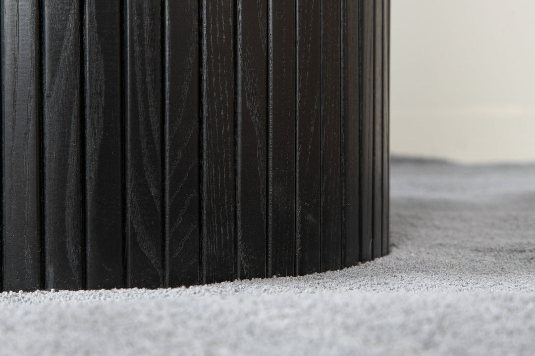 Venture Home Bianca Round Dining Table - Black / Black Veneer
