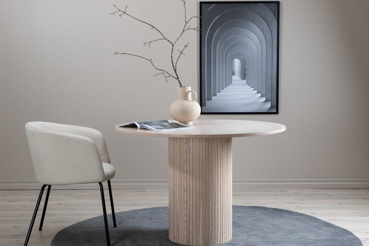 Venture Home Bianca Round Dining Table - White Wash / White Wash Veneer