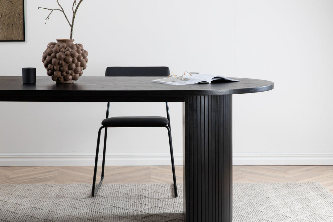 Venture Home Bianca Oval Dining Table - Black / Black Veneer