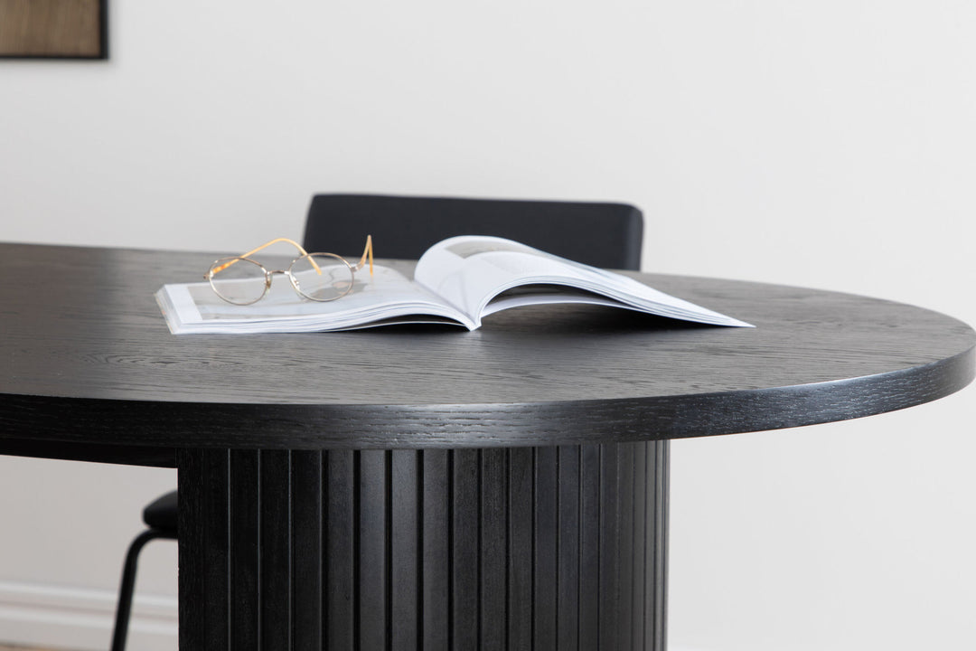 Venture Home Bianca Oval Dining Table - Black / Black Veneer