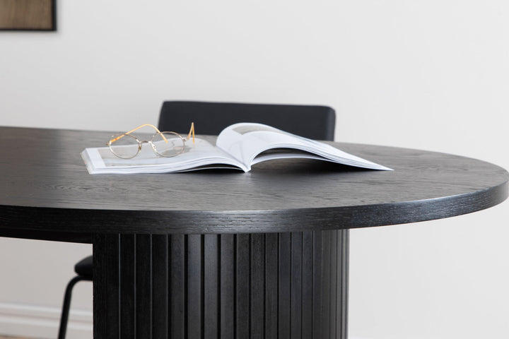 Venture Home Bianca Oval Dining Table - Black / Black Veneer