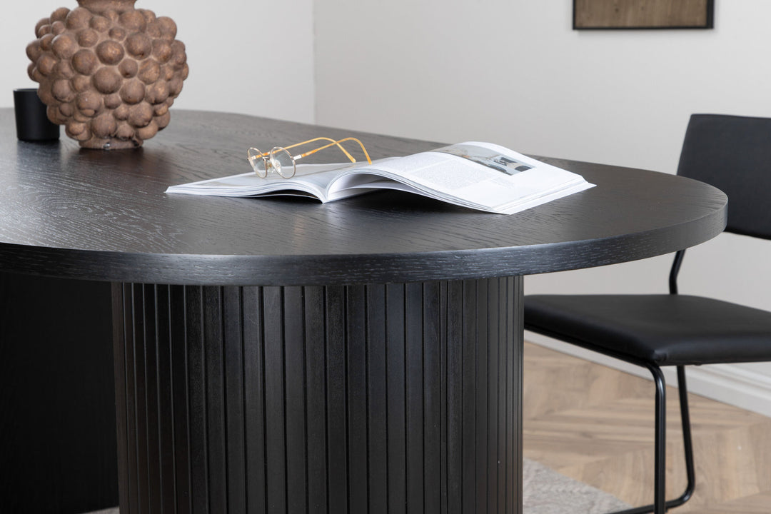 Venture Home Bianca Oval Dining Table - Black / Black Veneer