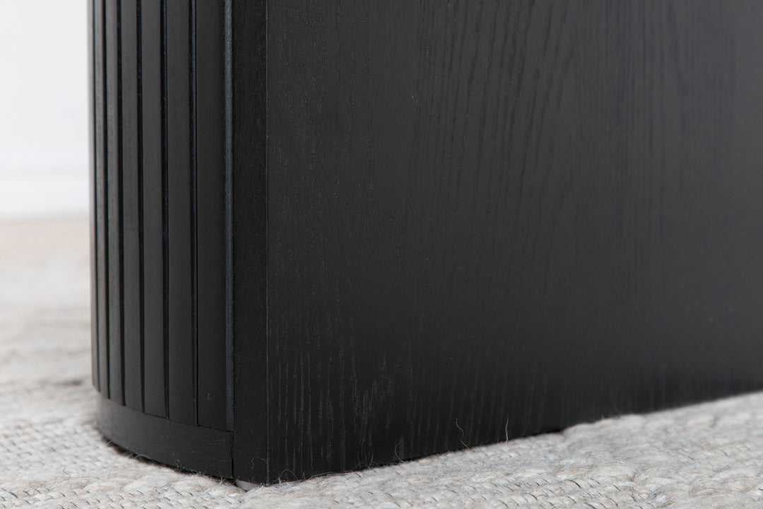 Venture Home Bianca Oval Dining Table - Black / Black Veneer