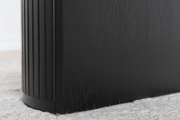 Venture Home Bianca Oval Dining Table - Black / Black Veneer