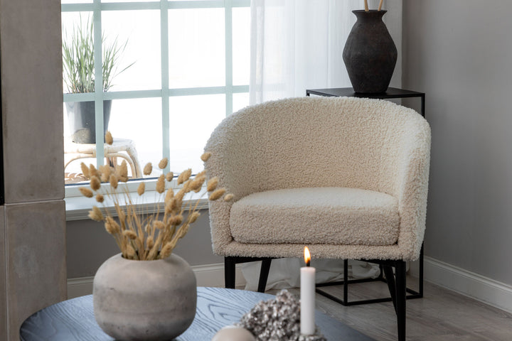 Venture Home Fluffy Lounge Chair - White / black legscc