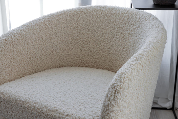 Venture Home Fluffy Lounge Chair - White / black legscc