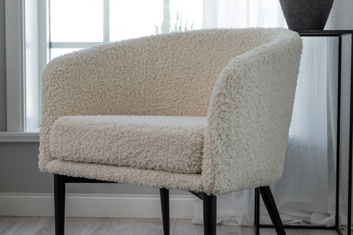 Venture Home Fluffy Lounge Chair - White / black legscc