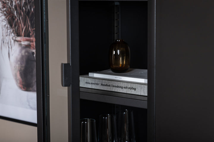 Venture Home Misha - High Thin Cabinet w shelf - Black - Ersätts av 25358-208