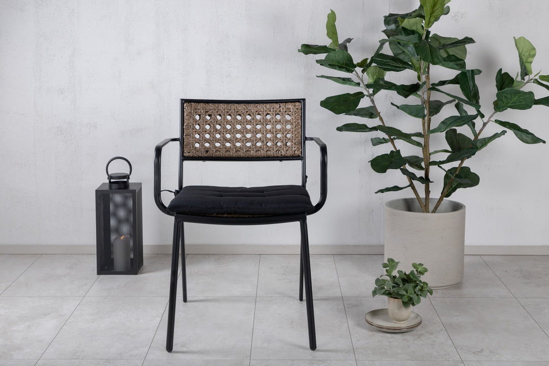 Venture Home Paola Dining Chair 4-pack - Black Steel / Nature Wicker / Black Cushion