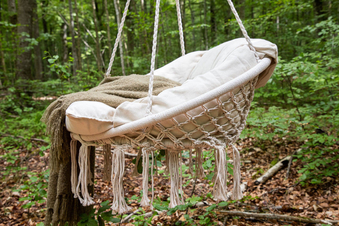 Venture Home Hamtic Swing Steel/Fabric - White / w pillows