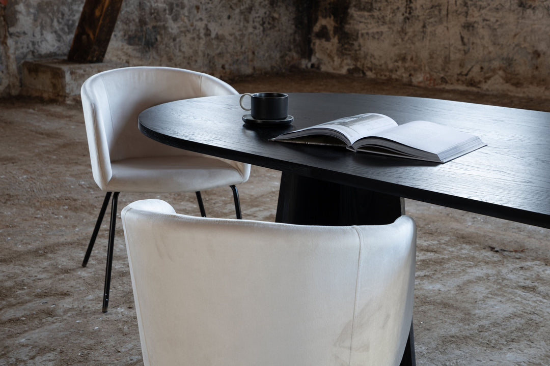 Venture Home Bootcut Oval Dining Table - Black / Black Fanéer