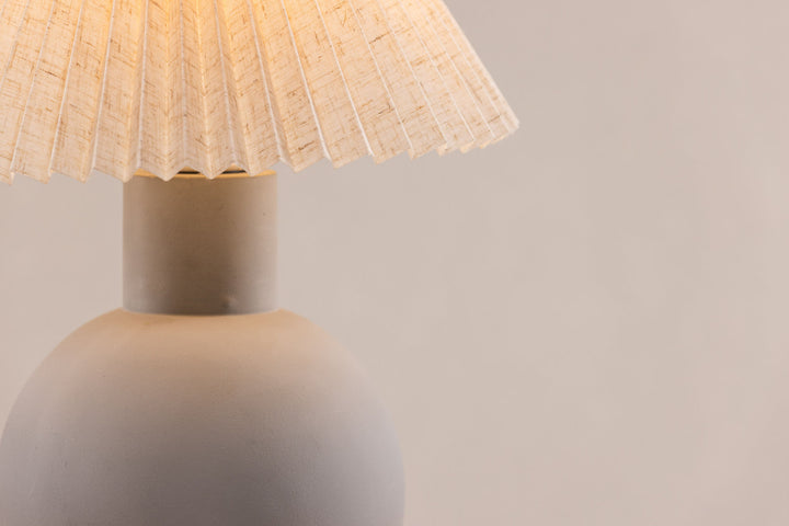 Vind Älvsborg Table Lamp - Concrete / Brown Fabric
