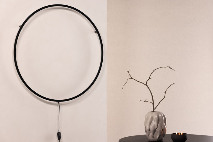 Vind Sörmjöle x Josefin Lustig - Væglampe - Sort / Mat Sort Tilbud