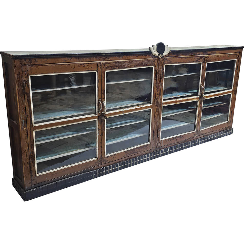 Trademark Living Langt vægskab med fine detaljer