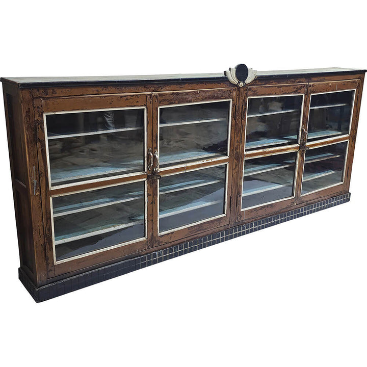 Trademark Living Langt vægskab med fine detaljer