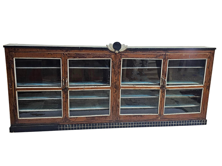 Trademark Living Langt vægskab med fine detaljer