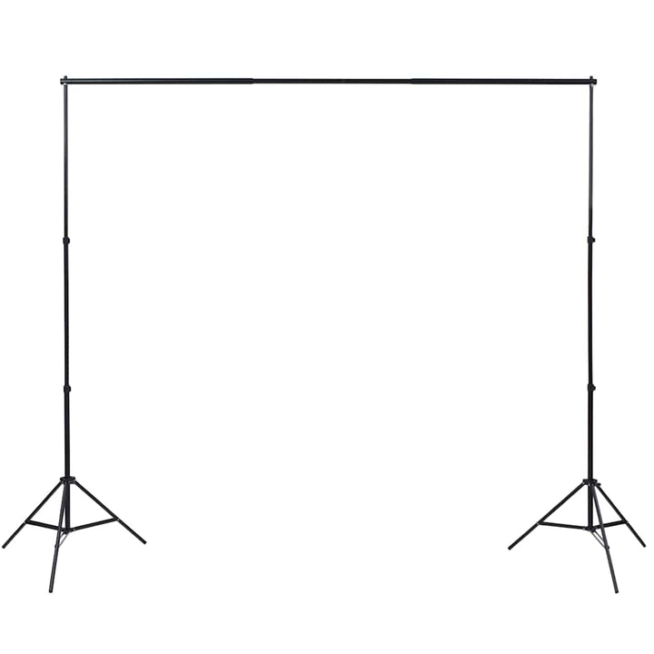 fototstudieudstyr med bagtæppe og softboxbelysning