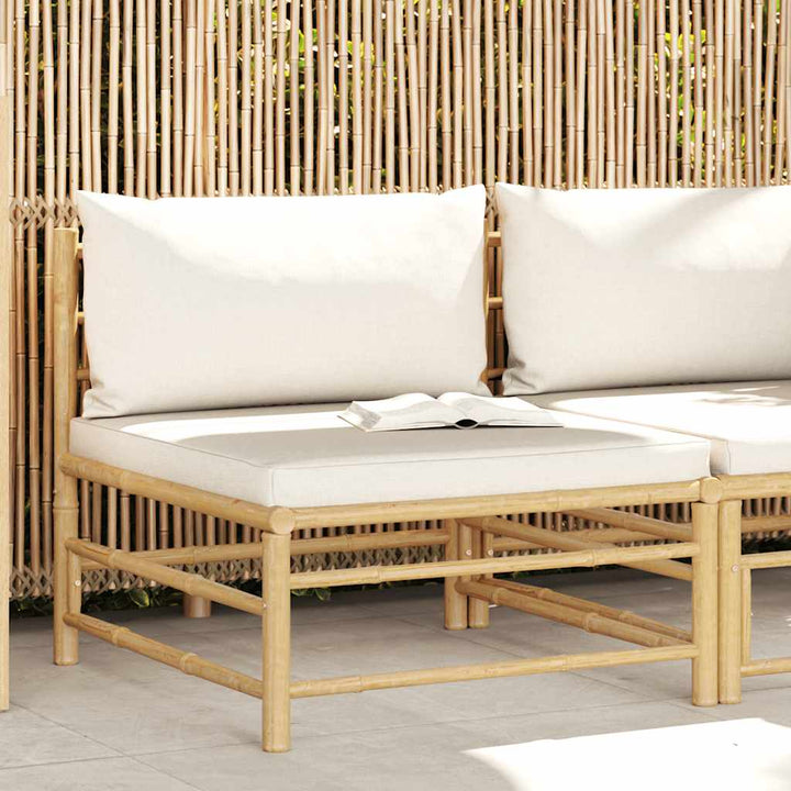 havesofa midterdel med cremefarvede hynder bambus