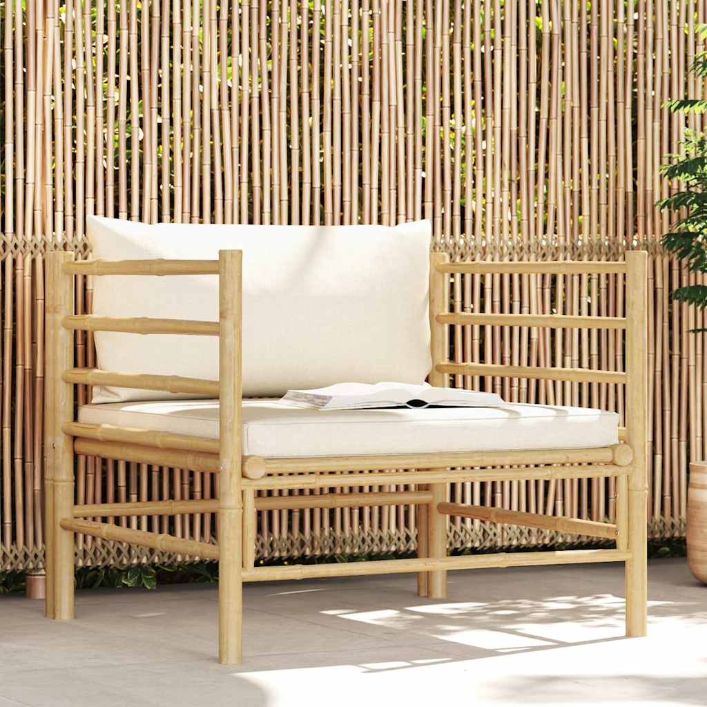 havesofa med cremehvide hynder bambus