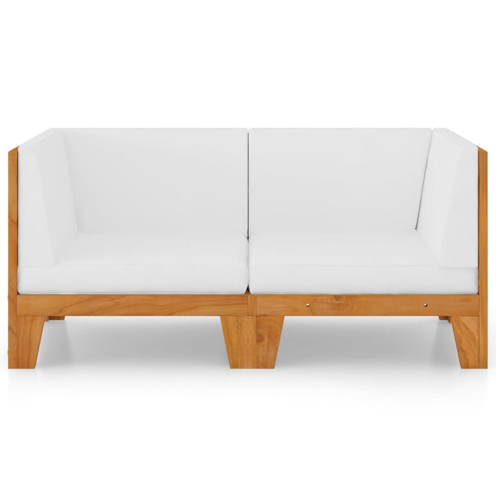 2-personers sofa med cremehvide hynder massivt akacietræ