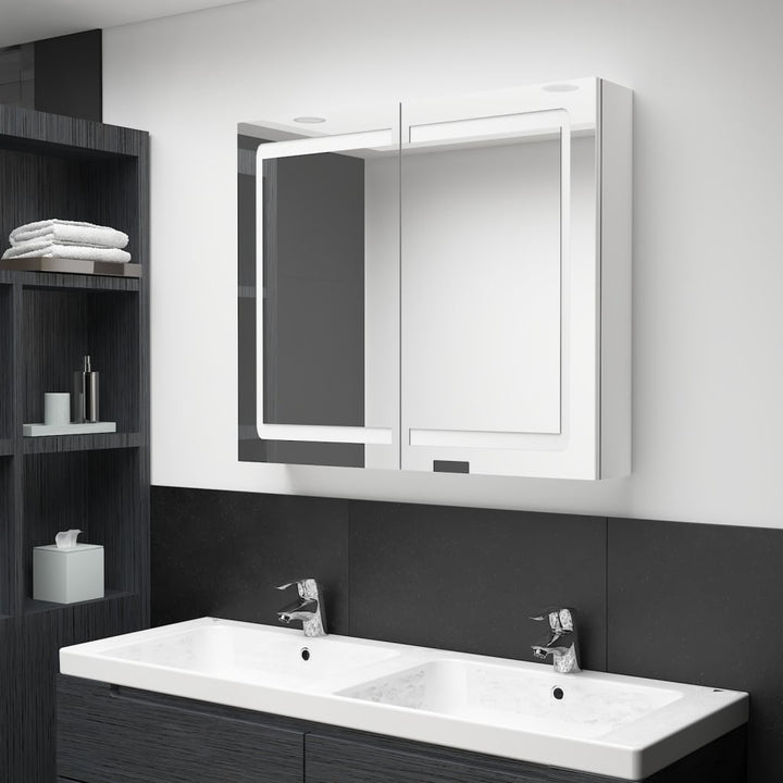 badeværelsesskab med spejl + LED-lys 80x12x68 cm skinnende hvid