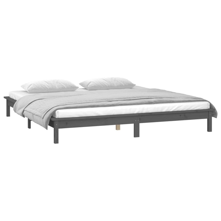 sengeramme med LED-lys 140x190 cm massivt træ grå