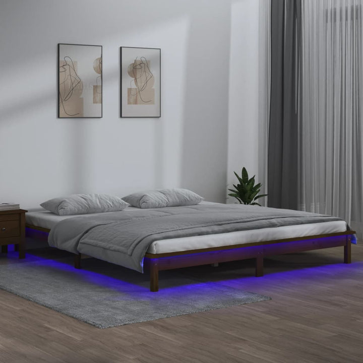 sengeramme med LED-lys 140x190 cm massivt træ gyldenbrun