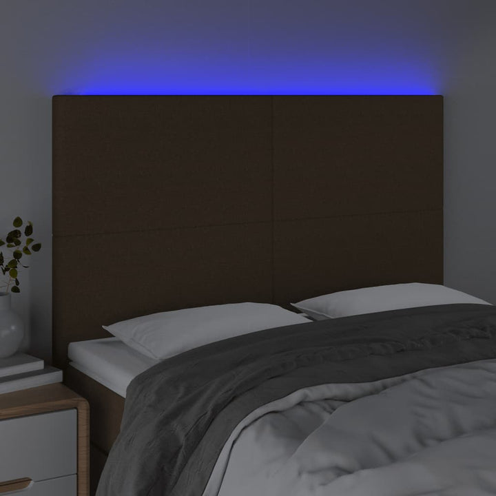 sengegavl med LED-lys 144x5x118/128 cm stof mørkebrun