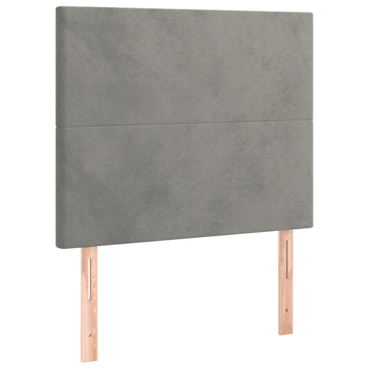 sengegavl med LED-lys 90x5x118/128 cm fløjl lysegrå