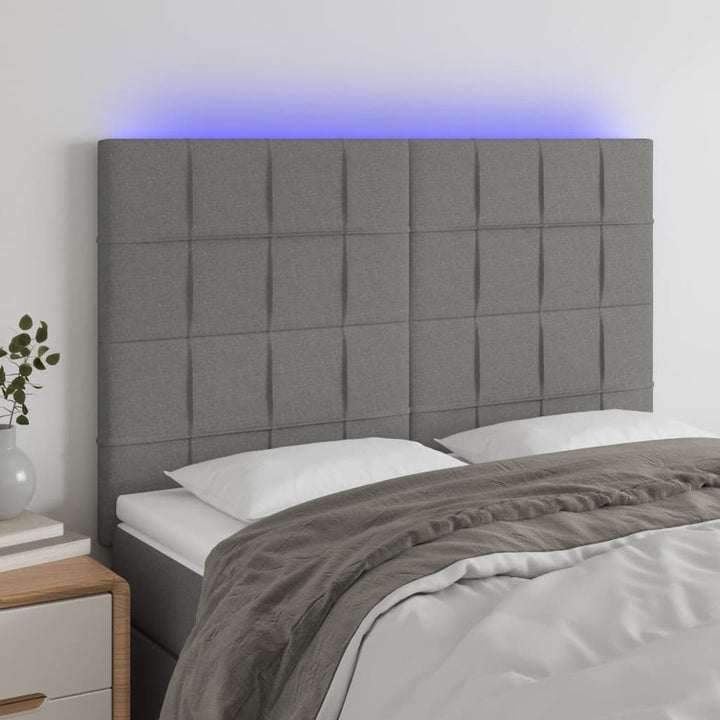 sengegavl med LED-lys 144x5x118/128 cm stof mørkegrå