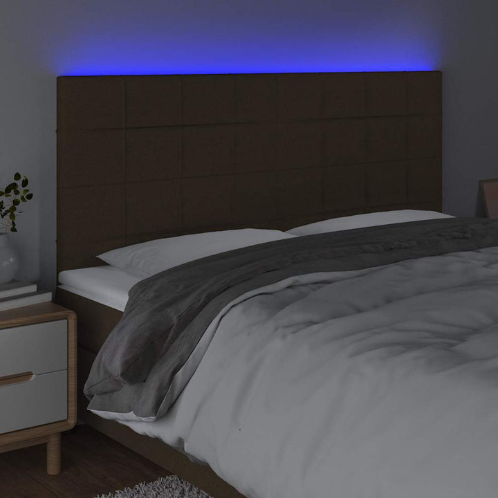 sengegavl med LED-lys 160x5x118/128 cm stof mørkebrun