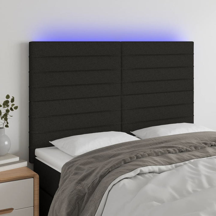 sengegavl med LED-lys 144x5x118/128 cm stof sort