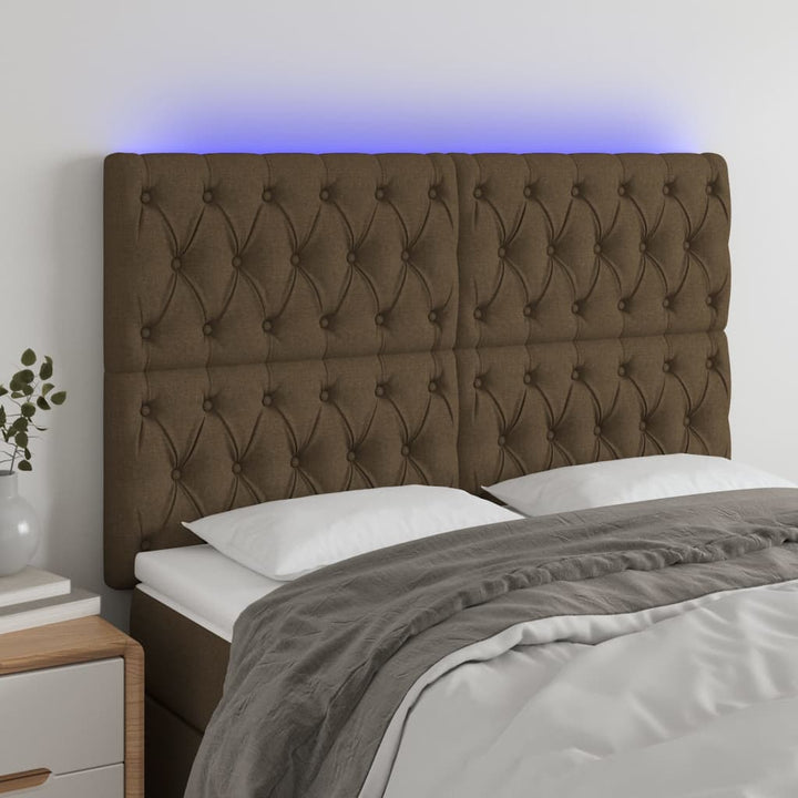 sengegavl med LED-lys 160x7x118/128 cm stof mørkebrun