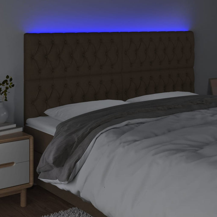 sengegavl med LED-lys 200x7x118/128 cm stof mørkebrun