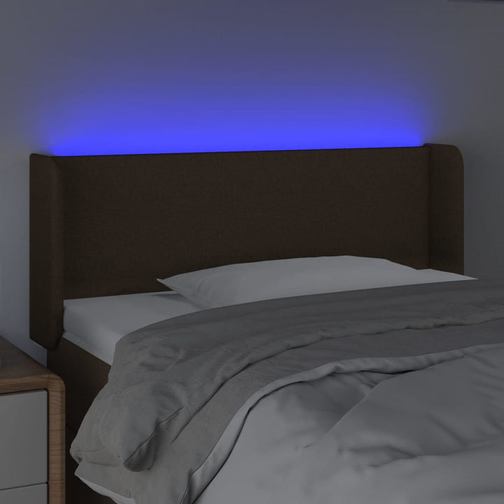 sengegavl med LED-lys 103x16x78/88 cm stof mørkebrun