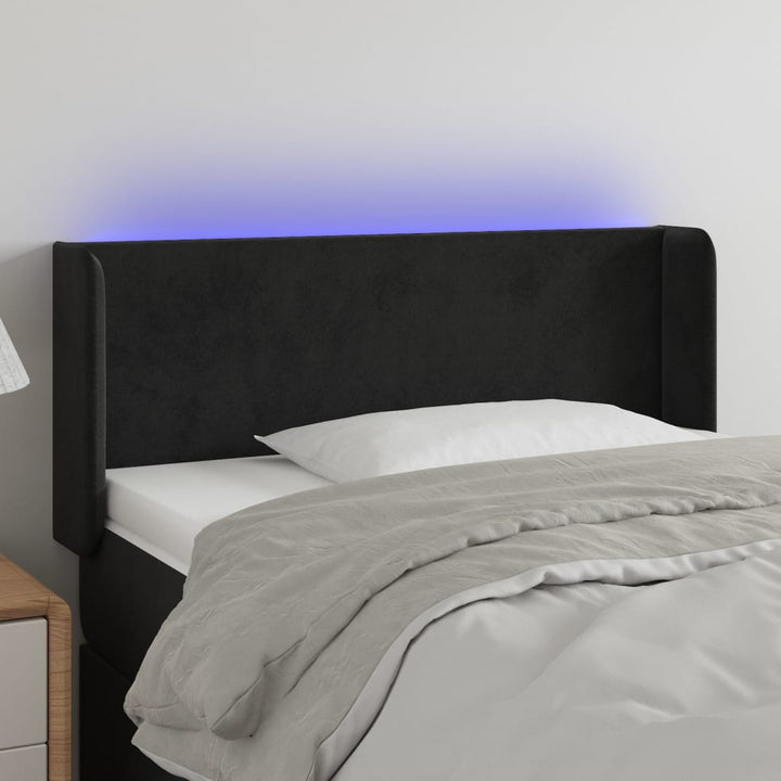 sengegavl med LED-lys 83x16x78/88 cm fløjl sort