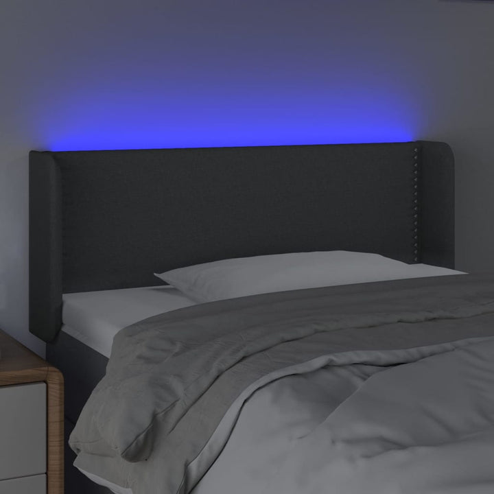 sengegavl med LED-lys 83x16x78/88 cm stof mørkegrå