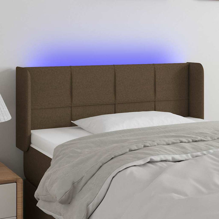 sengegavl med LED-lys 93x16x78/88 cm stof mørkebrun