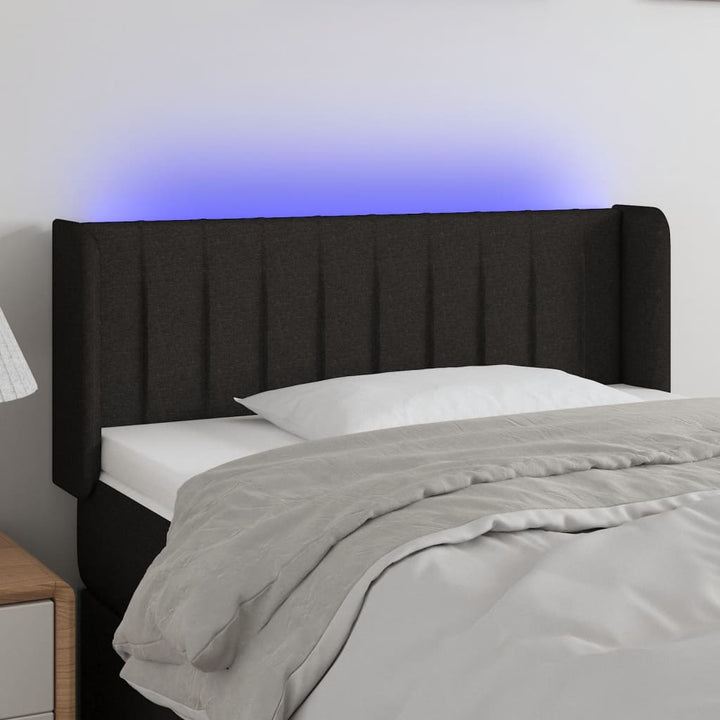 sengegavl med LED-lys 93x16x78/88 cm stof sort