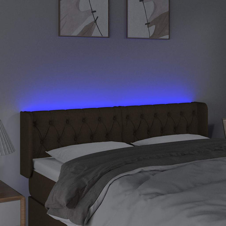 sengegavl med LED-lys 147x16x78/88 cm stof mørkebrun