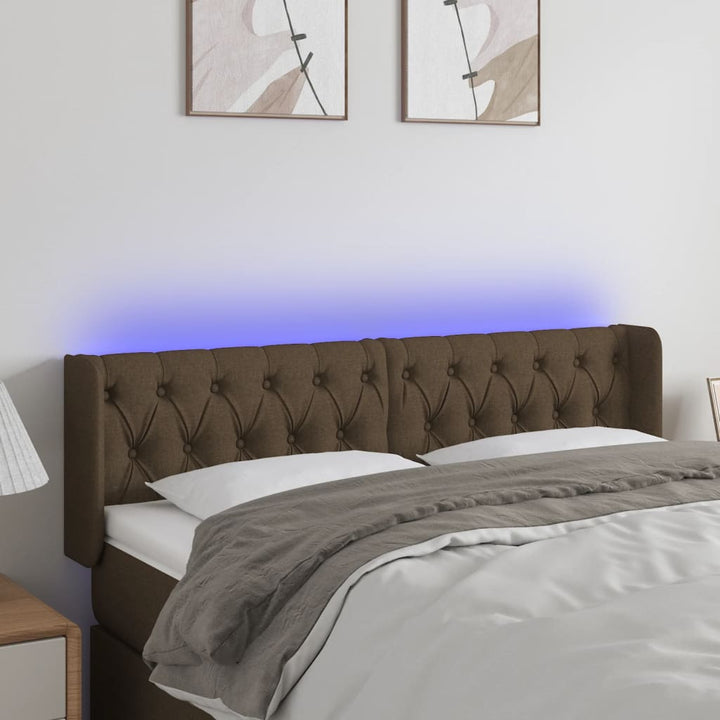 sengegavl med LED-lys 147x16x78/88 cm stof mørkebrun